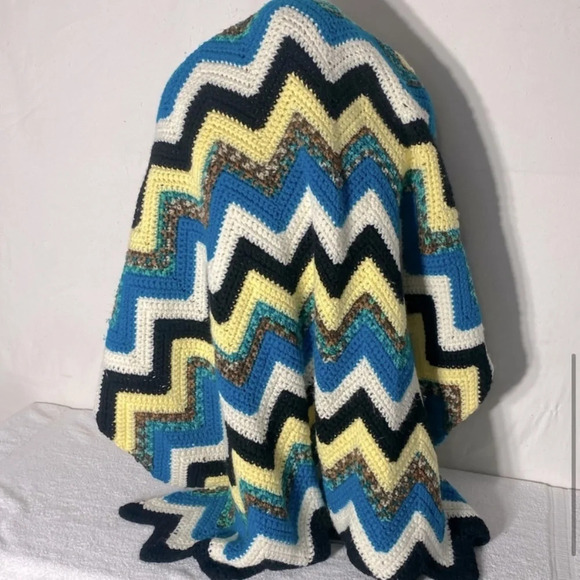 Vintage Handmade Crochet Blue Yellow Black Chevron Stripes Afghan  Throw Blanket - Picture 7 of 12